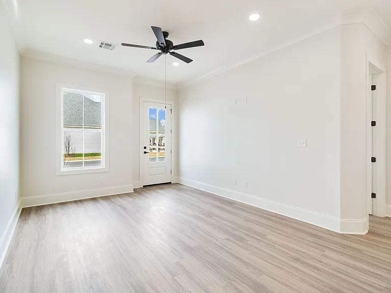 102 Perth Pl — Photo 26