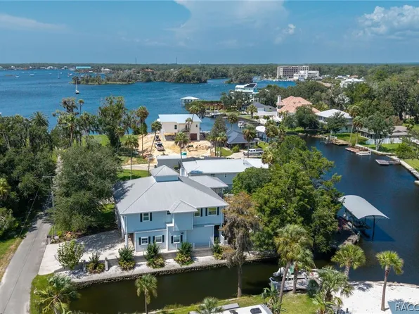 1035 N Appalachian Ter, Crystal River, FL 34429