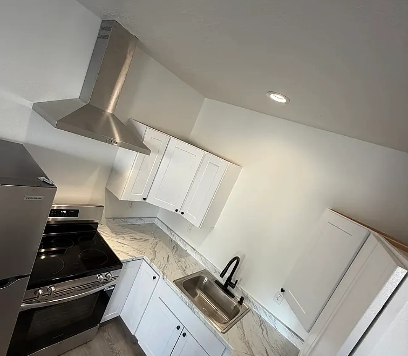 1433 Lakeview Ave — Photo 2