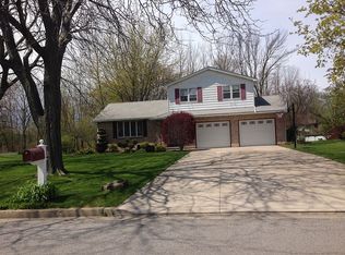 723 Powell Ln, Lewiston, NY 14092