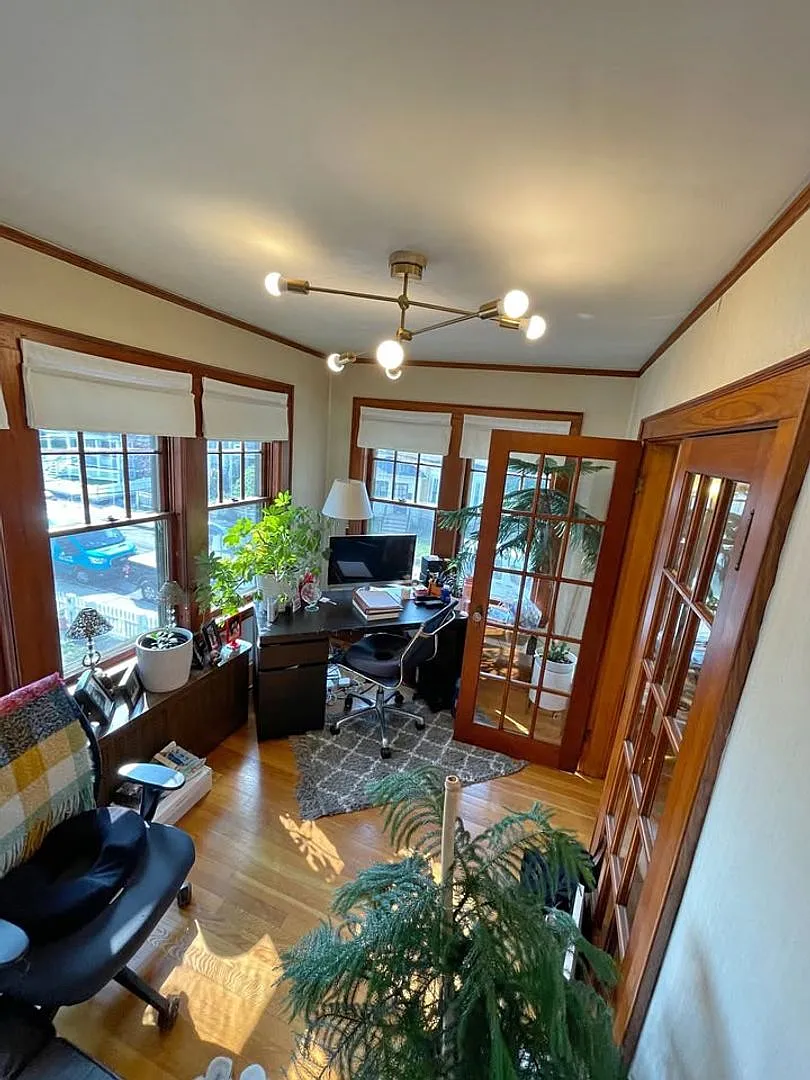 No Fee!! Lower Allston 4 Bed/2 Bath With Central Air, W/D, And Parking Included — Photo 2