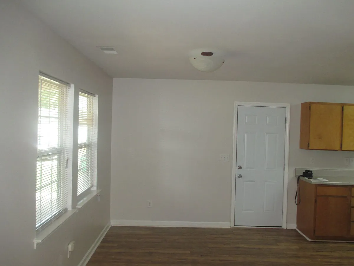 Building Photo - 2315 Deherradora Ave