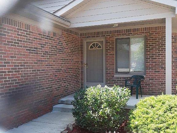 2nd image of 509 Willow Dr #1
