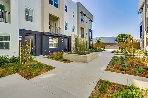 2316 Synergy Dr Photo 1