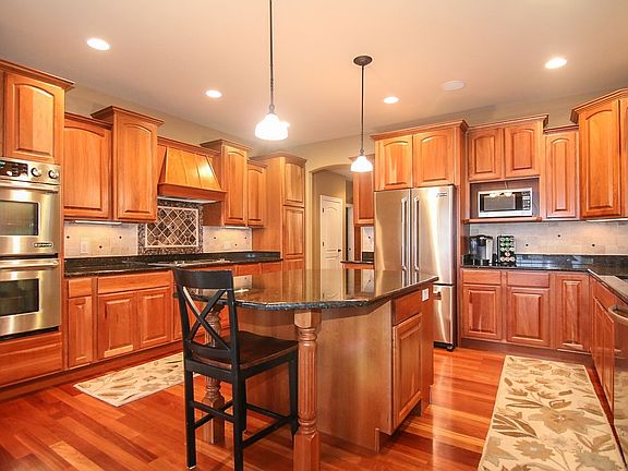 2nd image of 1711 Ashford Ln