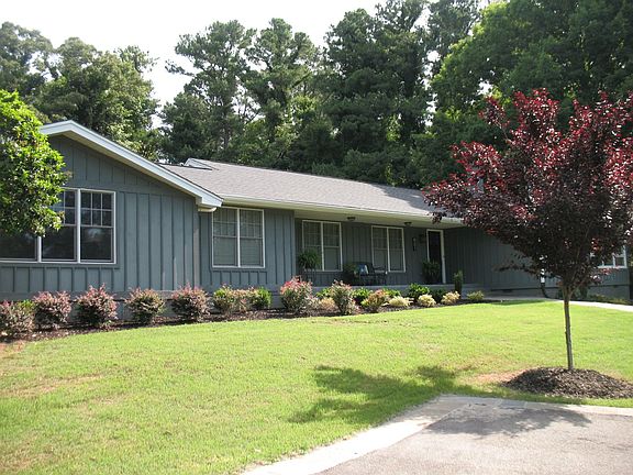2nd image of 801 Knollwood Dr