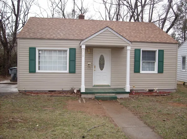 2710 Massachusetts Ave NW, Roanoke, VA 24017