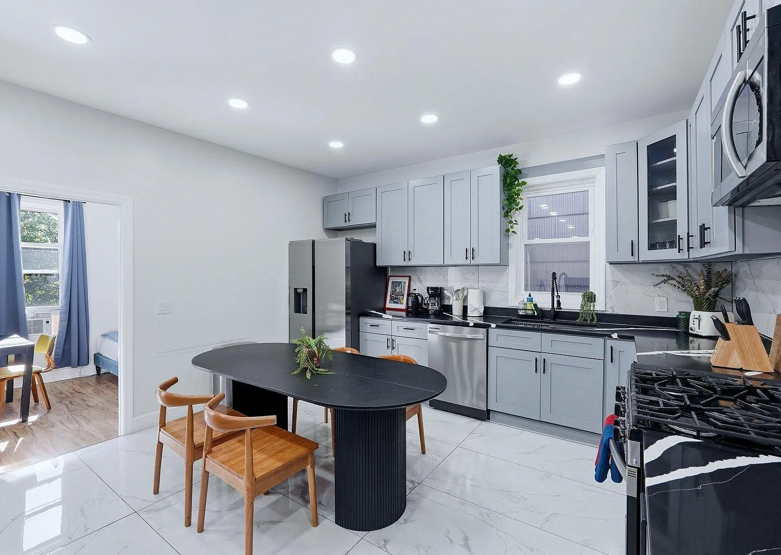 4 bed, 2.0 bath, $3,745 — Photo 4