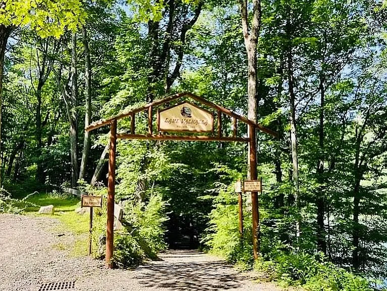 11 Locust Dr — Photo 18