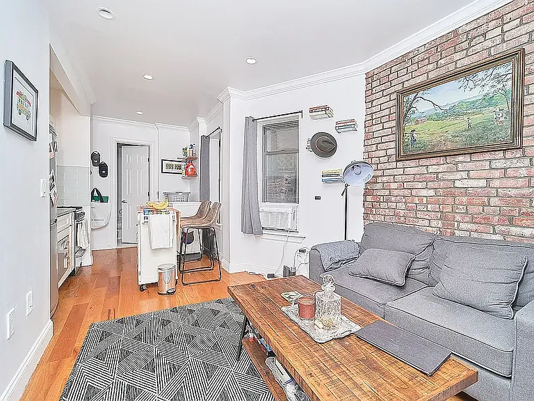 236 E 33rd St #1D — Photo 1