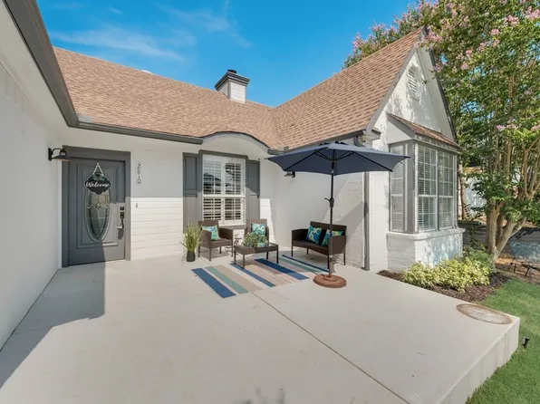 2810 Sausalito Dr, Carrollton, TX 75007