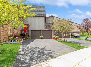 629 High Ridge Rd, Roselle, IL 60172