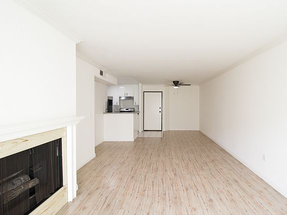 5th image of 10853 Camarillo St APT 2