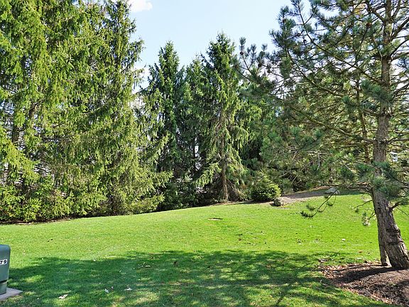 3rd image of 476 Pine Lake Cir #476