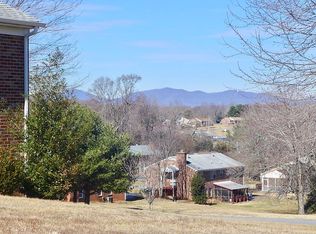 80 Mistletoe Dr, Forest, VA 24551