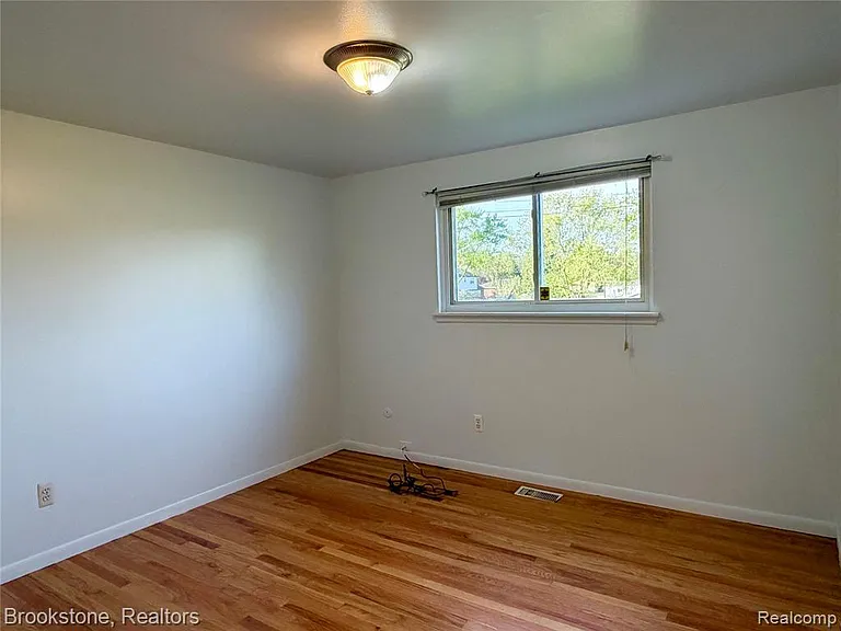 8912 Ardel Dr — Photo 14