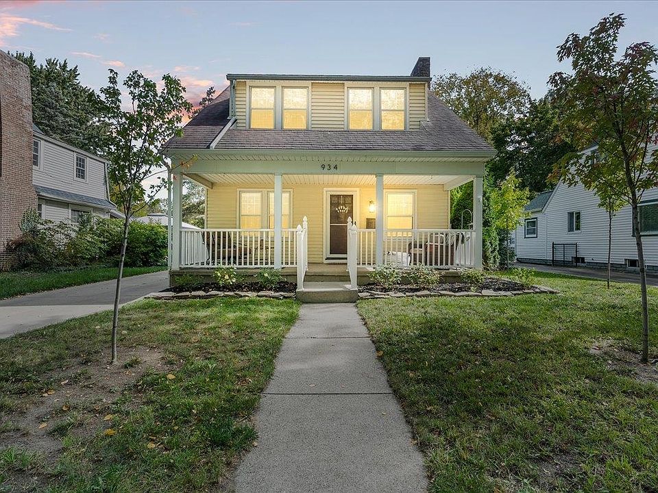 1st image of 934 N Park St