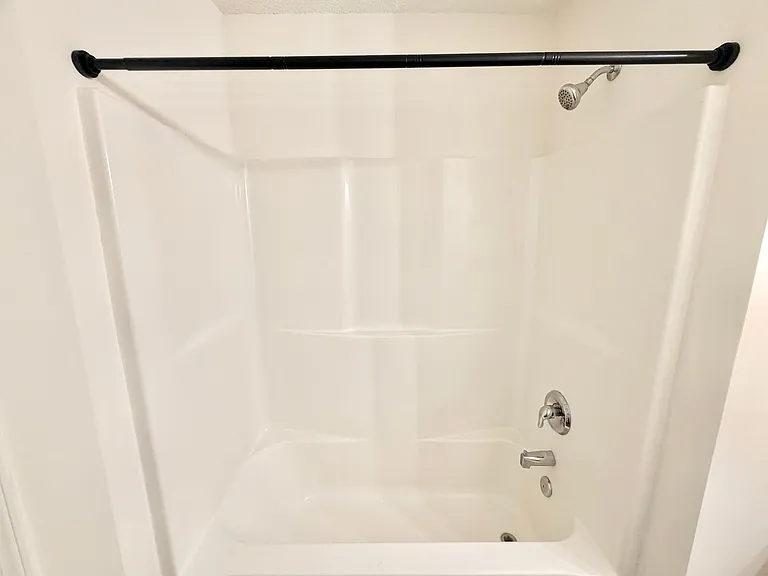 Lakeview Apartments — Photo 7