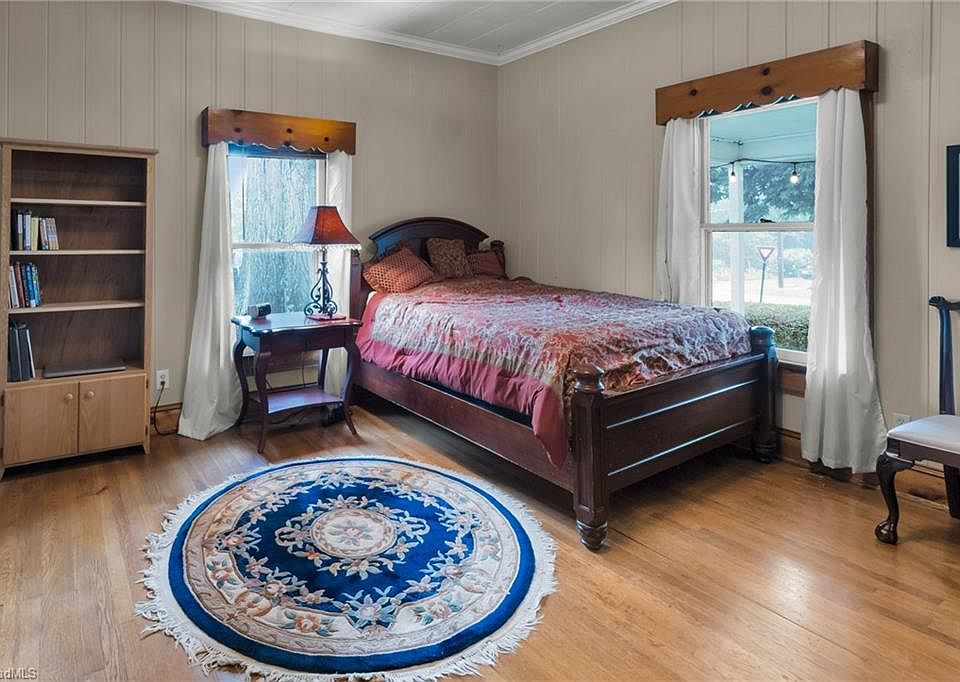 28th image of 2103 N Thomas Ave