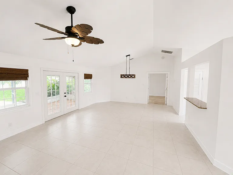 1549 SW Nervia Ave — Photo 2