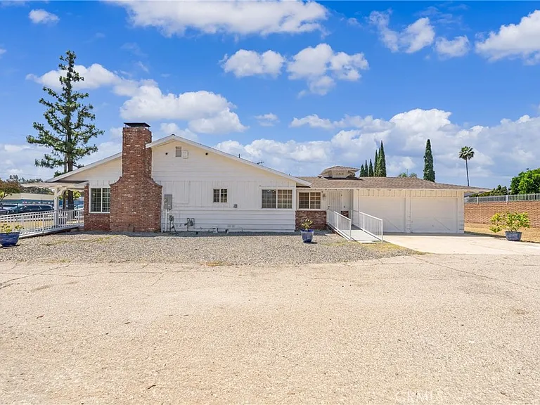 1345 S Jellick Ave — Photo 38