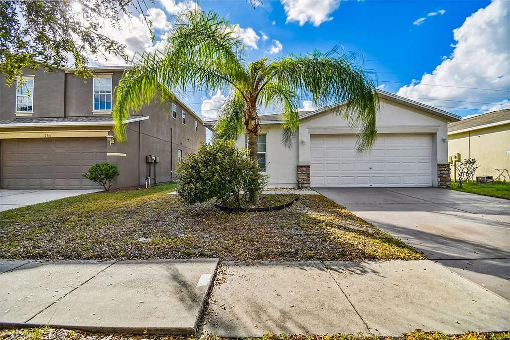 3 bed, 2.0 bath, 1290 sqft, $2,000 — Photo 2