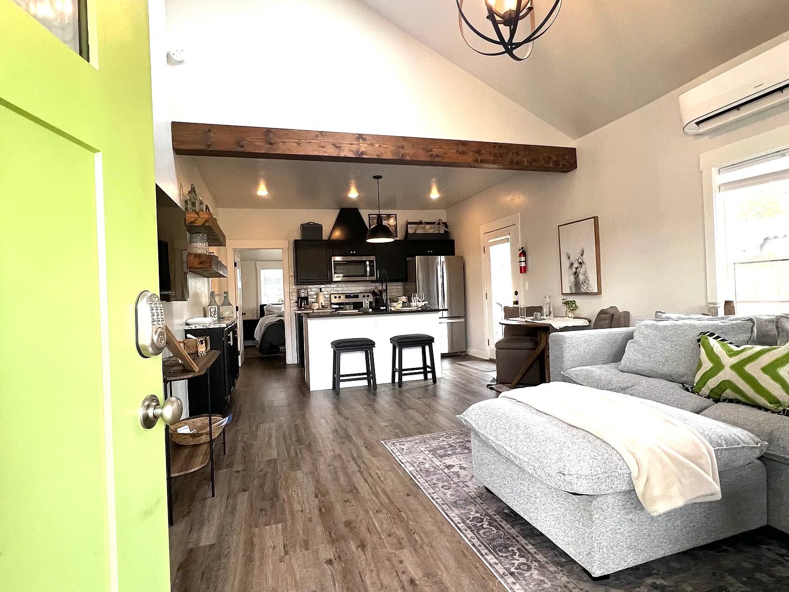 2 bed, 961 sqft, $4,200 — Photo 4