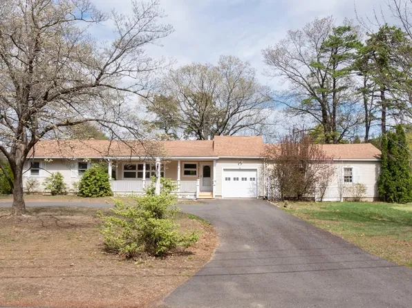 39 Birchwood Ln, Westfield, MA 01085