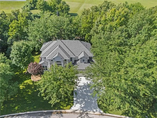 1629 SW Hedgewood Ln, Lees Summit, MO 64081