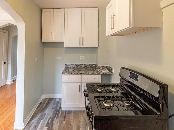 4th image of 8008 S Paxton Ave