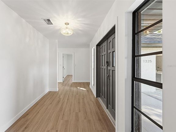 3rd image of 1325 Riverside Dr