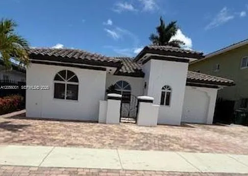 15564 SW 12th Ter — Photo 1