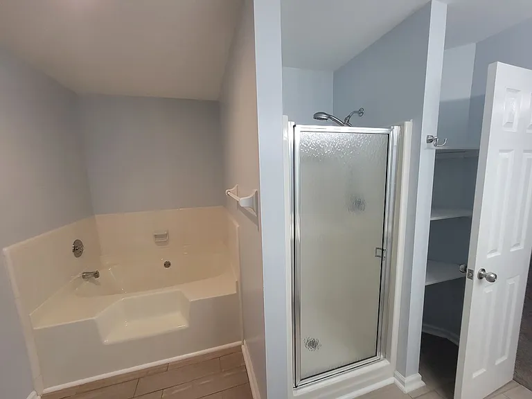 2910 Pointewest Dr — Photo 18