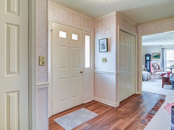 3rd image of 1304 Gills Rd