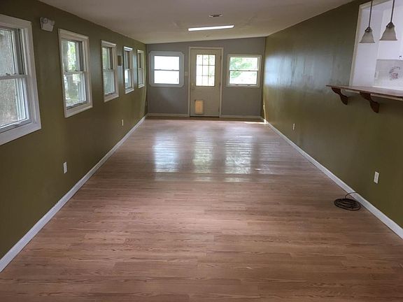 4th image of 85 Iris St
