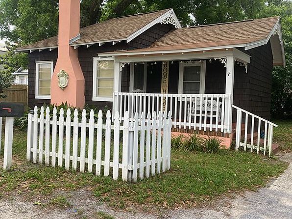 7 Broadmoor Ln