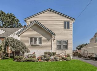 846 Washington St, Franklin Square, NY 11010