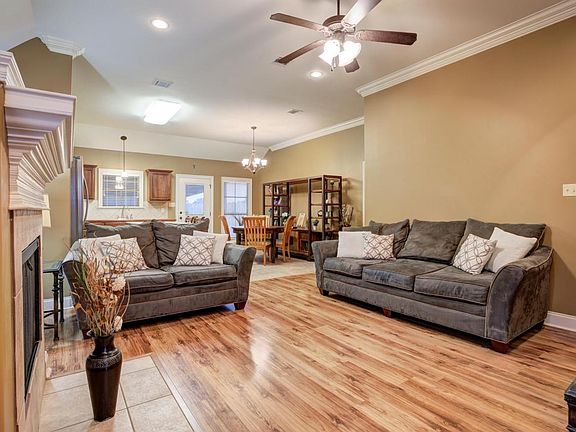 3rd image of 108 Clint Ln