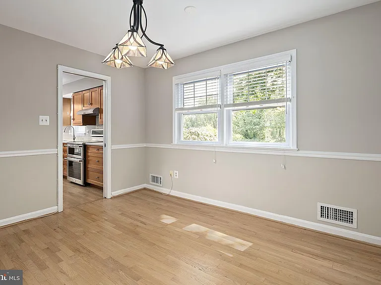 2542 N Wakefield St — Photo 13
