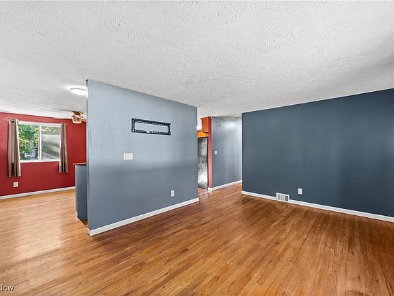 4th image of 20469 Westwood Park Blvd