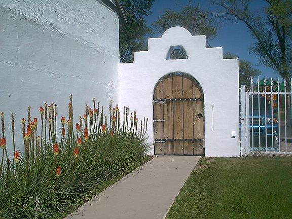 4th image of 422 W Santa Fe Ave
