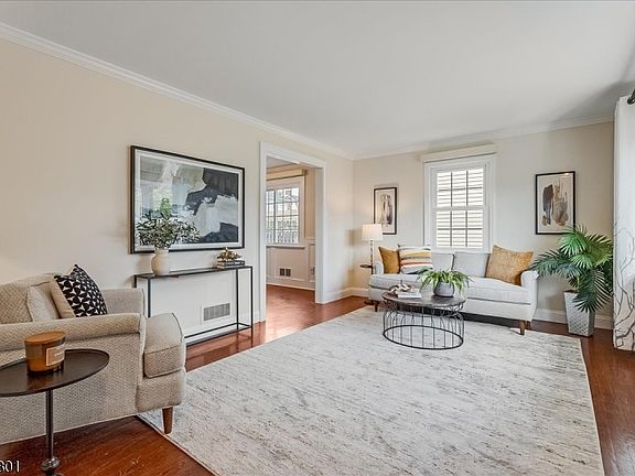 4th image of 1018 Grandview Ave
