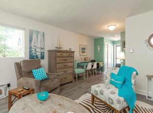 60 Pine Hill Rd S, Cape Neddick, ME 03902