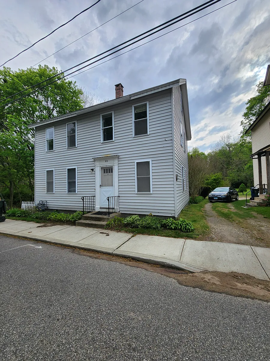 Building Photo - 40 Elm St #2