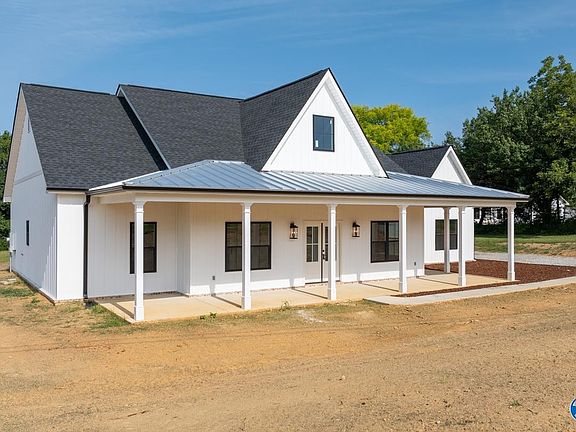 3rd image of 220 Prince Cir