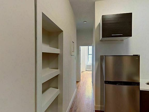 4th image of 212 W 80th St #2WR