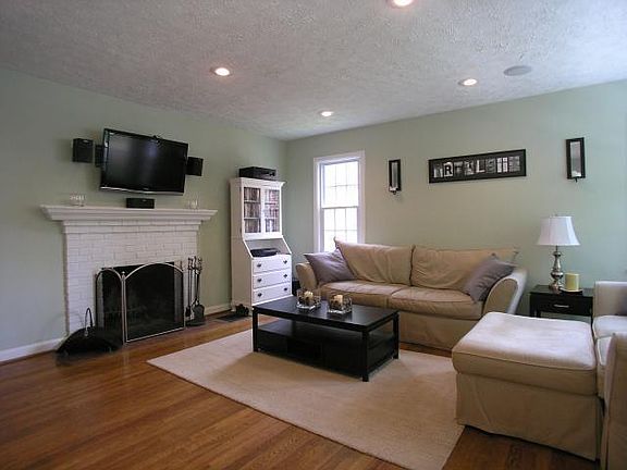 2nd image of 6126 N Indianola Ave