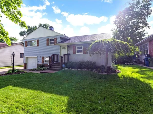 5831 Doxmere Dr, Parma Heights, OH 44130