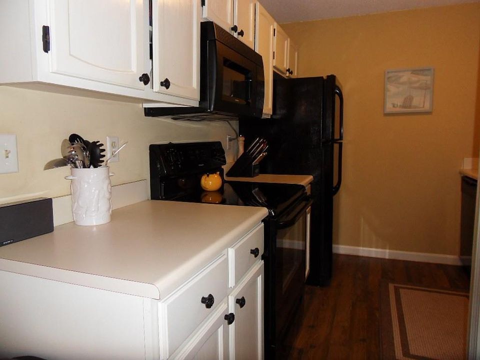 1st image of 80 Heritage Dr