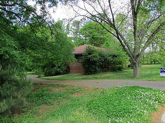 5th image of 1921 Sandy Plains Rd